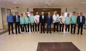 Selçuklu Belediyespor Kulübü’nün kick boks, judo ve bisiklet takımlarının başarılı sporcuları Selçuklu Belediye Başkanı Ahmet Pekyatırmacı’yı ziyaret etti