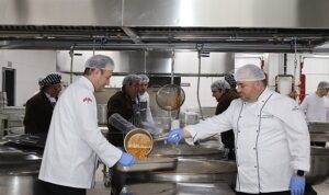 Türkiye’nin en büyük afet mutfağı hizmete alındı:  Günde 22 bin ekmek üretebiliyor