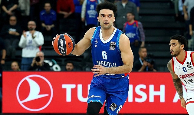 Anadolu Efes Spor Kulübü, Turkish Airlines EuroLeague’in 25. Yılına Özel 90’lar Nostalji Forması ile Parkeye Çıktı