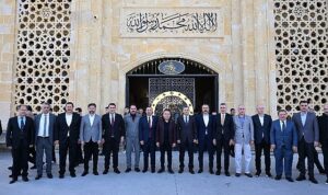 Başkan Muhittin Böcek vatandaşlarla bayramlaştı