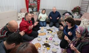 Başkan Pehlivan, orucunu şehit ailesiyle açtı