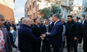 Başkan Tugay, yurttaşlarla bayramlaştı