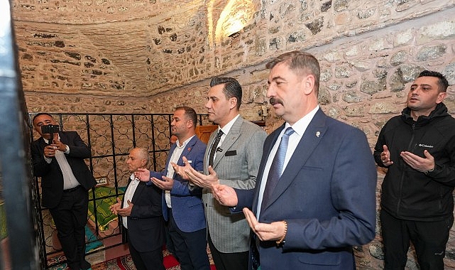 Başkan Zeyrek, Kadir Gecesi’nde Kula’da Gönül Sofrasına Katıldı