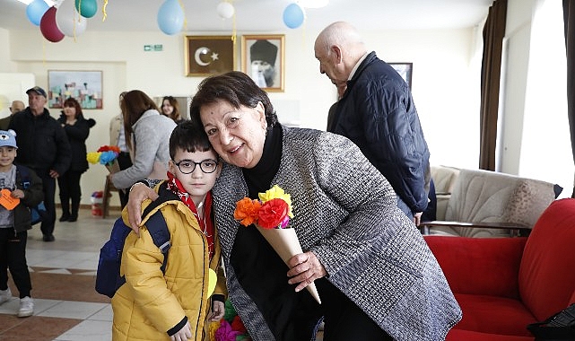 Büyükşehir belediyesi çocuk gelişim merkezi öğrencilerinden didim huzurevi sakinlerine sürpriz ziyaret