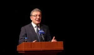 DEÜ’DE Tiyatro Coşkusu: Muhsin Ertuğrul ve Suat Taşer Ödülleri Sahiplerini Buldu