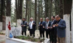 Edremit Belediyesi’nden Şehitliklerde Anlamlı Çalışma