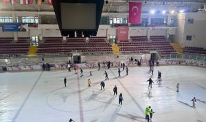 Kadınlar buz pistinde buluştu