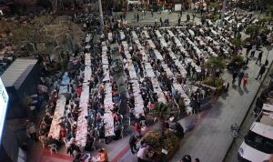 Kadir Gecesi İftarında Burhaniyeliler Cumhuriyet Meydanı’nda Buluştu