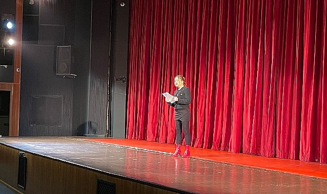 Şehrin Tiyatrosu tüm sahnelerinde 8 Mart Dünya Kadınlar Günü’nü kutladı