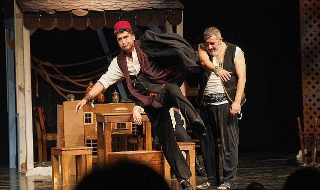 Taşlamalar oyunu Gaziemir’de kahkaha tufanı estirdi