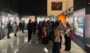 Yunan ziyaretçiler, Yanık Yurt sergisini gezdi