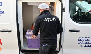 Zeyrek, “Hedefimiz, Manisa’da hiçbir yurttaşımızın yatağa aç girmemesidir”