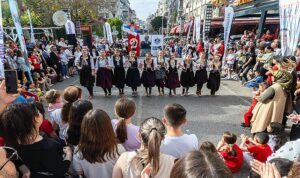 7 ülkeden çocuklar 23 Nisan’ı Yenişehir sokaklarında kutladı