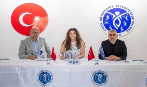 Azra Kaya Profesyonel Sözleşme İmzaladı