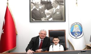 Başkan Dalgıç, Çocuk Başkanla Birlikte Yürüdü