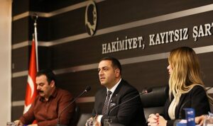 Başkan Erman Uzun Meclis’te Bir Yılı Değerlendirdi, Yeni Projelerin Müjdesini Verdi