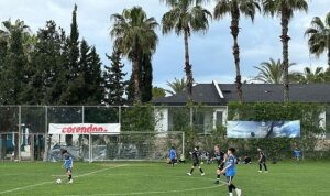 Başkan Topaloğlu’ndan geleceğin futbolcularına ziyaret