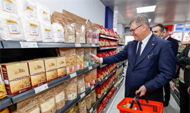 Başkan Tugay’ın güvenilir ve uygun fiyatlı market sözü gerçek oldu Tanzim satış ruhu İZMAR ile küllerinden doğdu