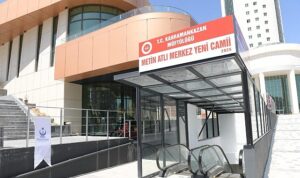 Cami Dualarla İbadete Açıldı