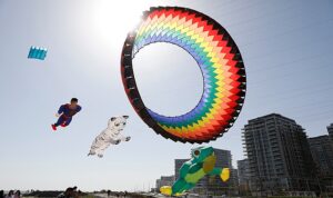 Fişekhane Uçurtma Festivali Gökyüzünü Renklendiriyor: Zahit Mungan ve Çocuklar Bir Arada!