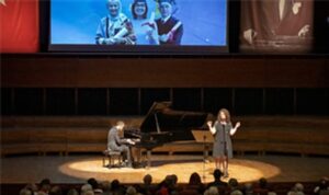 Hem sahnede hem hayatta fark yaratıyor