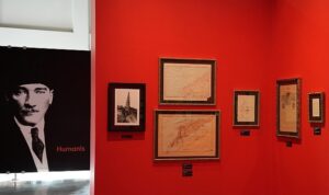 “Karanlıkta Akan Bir Yıldız: Mustafa Kemal Atatürk” sergisi İstanbul’da açıldı