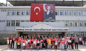 Koltuklar çocuklara emanet