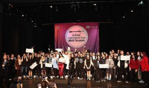 Liseli gençler müzik yeteneklerini sergiledi