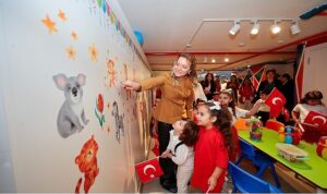 ‘Mutlu Çocuklar’ yenilenmiş sınıflarına kavuştu