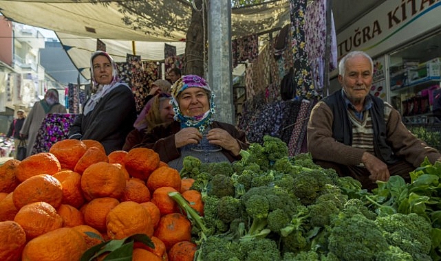 Bahar ayında çilek ve domates zirvede