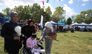 Beyaz Kalpler öğrencilerinden örnek davranış