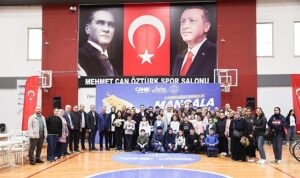 Canik Belediyesi’nin ilçede düzenlediği Canik Aile Gençlik Mangala Turnuvası büyük heyecana sahne oldu.