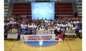 Celal Atik Spor Salonu’nda gençlik buluşması