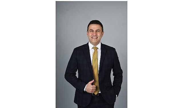 Ceyhan’da Kitap ve Kariyer Günleri Coşkusu: Murat Gezici Gençlerle Halk ile Buluşuyor