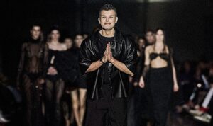 Cihan Nacar’dan Bakü’de Görkemli Çıkış: Tüm Gücüyle ‘Siyah’ Sahnede!