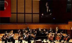 Devlet Senfoni Orkestrası gençler için sahneye çıktı