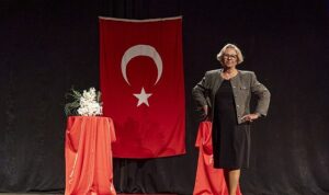 Karşıyaka’nın çınarlarından renkli defile