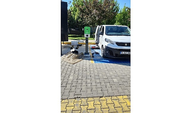 Kartepe’de Çevreci Ulaşım İçin Şarj İstasyonları Hizmete Açıldı
