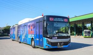 Otobüs ve tramvaylar 19 Mayıs’a özel giydirildi