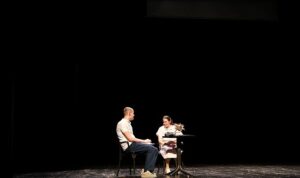 Özel bireyler tiyatro oyununda hünerlerini sergiledi