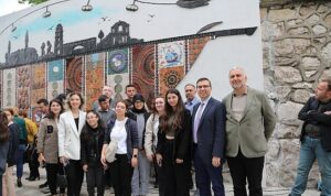 Özel gereksinimli bireylerden 770 parçalık seramik pano