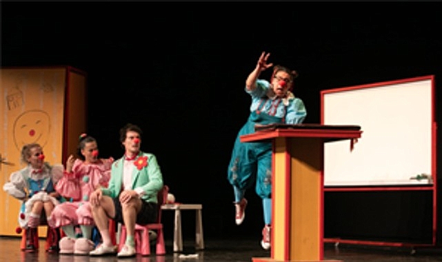 Soytarılar Okulu minikler için sahnelendi