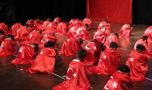 208 öğrenci kep fırlatıp mezun oldu