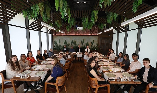 Başkan Alper Taban Stajyer Öğrencilerle Veda Sofrasında Buluştu