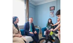 Başkan Büyükakın’dan ev ev bayram mutluluğu