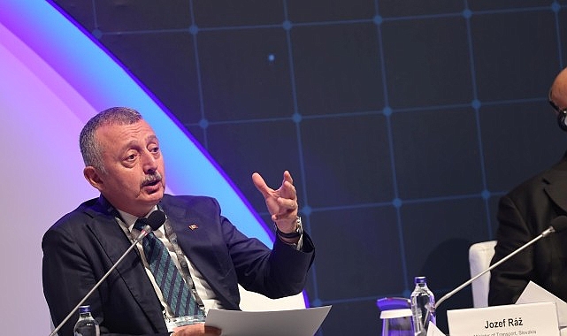 Büyükakın, Küresel Ulaştırma Koridorları Forumu’na katıldı; “Şehirleri biz yönetmezsek lojistik bizi yönetir”