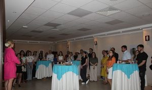 Egeli Eczacılık öğrencileri atık ilaç kutularını sanata dönüştürdü