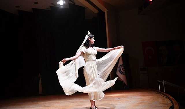 EÜ’de 70. Yıla özel görkemli defile