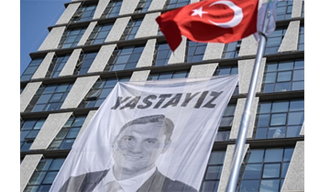 Ferdi Zeyrek gözyaşları ve alkışlarla uğurlandı