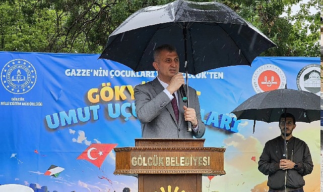 Gölcük’te yüzlerce kişi yağmur altında Filistin için tek yürek oldu